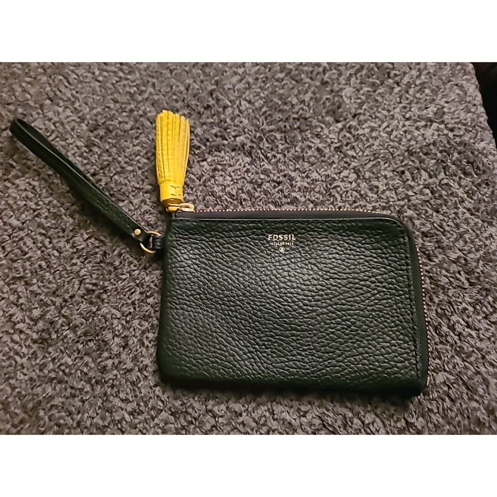 Gently Used fossil wallet women zip around